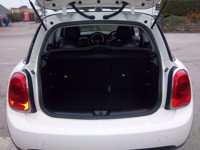 Mini Hatchback 1.5 Cooper 3dr Hatchback Petrol White